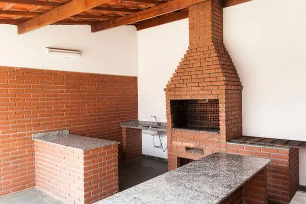 construir uma churrasqueira de tijolinho