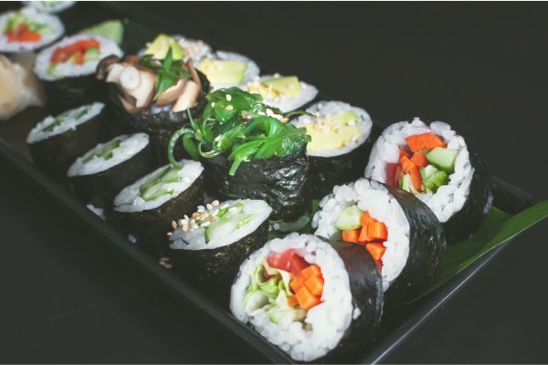Sushi Vegano Caseiro: Delícia Saudável e Criativa!