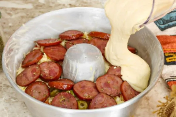 Torta de Calabresa de Liquidificador: Fofinha, Rápida e Cheia de Sabor